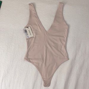 Babaton Size XS Contour B-Neck Bodysuit in Denude